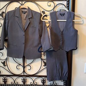 Three-Piece Gray Suit Set - Jacket, Vest & Pants